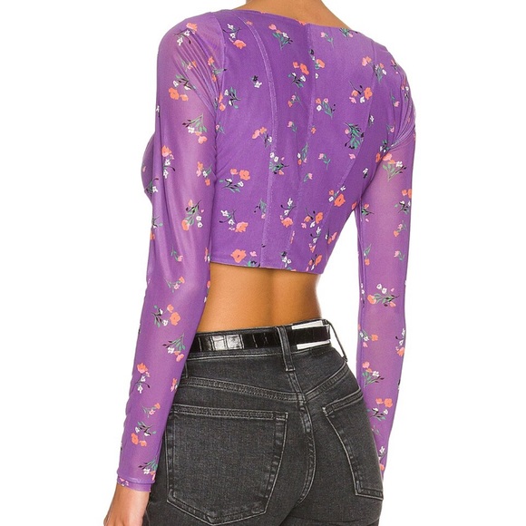 Revolve trendy purple floral crop top - Picture 3 of 4